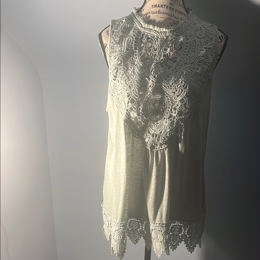 Elegant Lace Trim Sleeveless Top